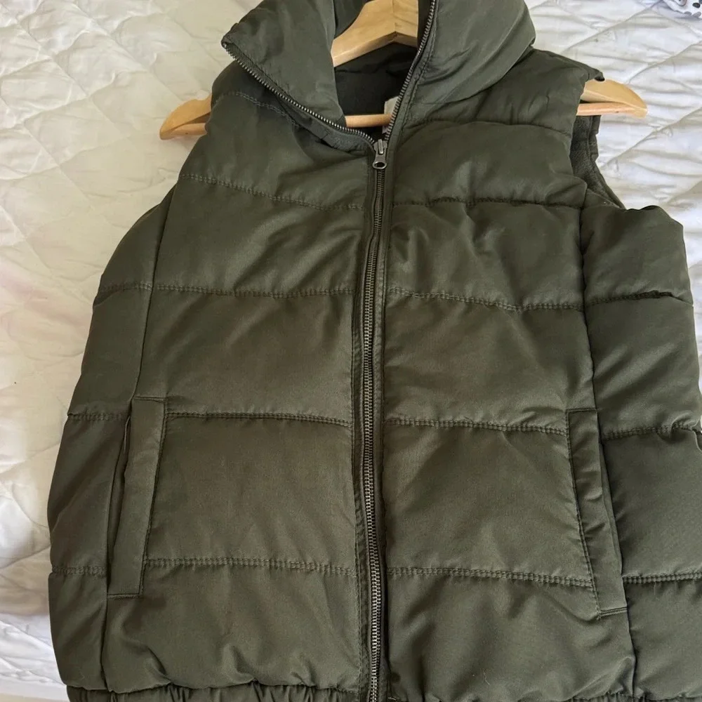 Old Navy Green Puffer Vest